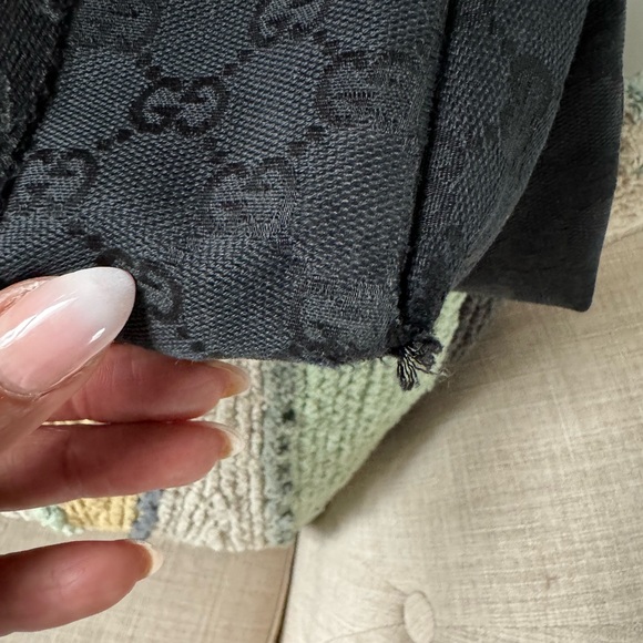 Gucci shoulder tote bag with charms 💯 authentic - Picture 8 of 15